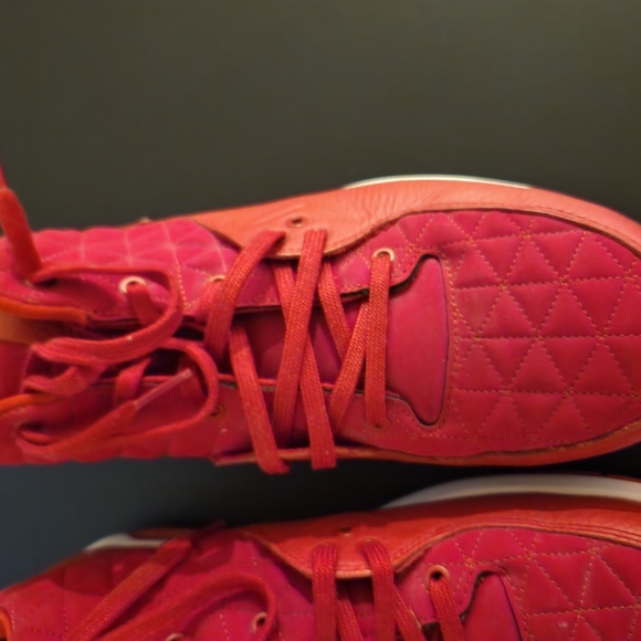 Red Mens Jordan's - Picture 2 of 6